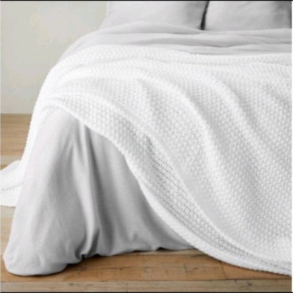 Luxurious White Knit Blanket